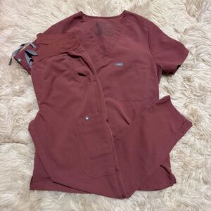 EUC Women’s Figs XS SET in Mauve